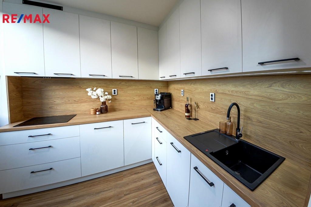 +420 604 191 744 I denisa.myslivcova@re-max.cz