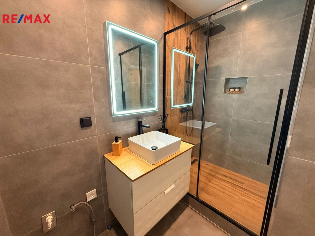 +420 604 191 744 I denisa.myslivcova@re-max.cz