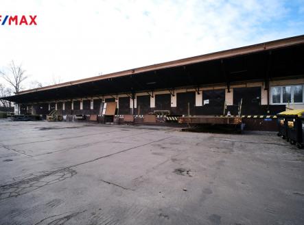 Pronájem skladovací prostor, 600 m²