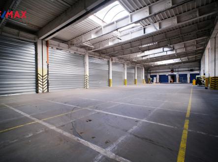Pronájem skladovací prostor, 600 m²