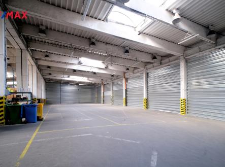 Pronájem skladovací prostor, 600 m²