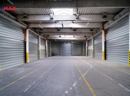 Pronájem skladovací prostor, 600 m²