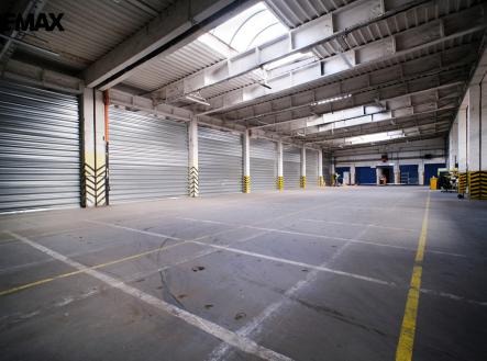 Pronájem skladovací prostor, 600 m²
