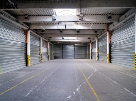 Pronájem skladovací prostor, 600 m²