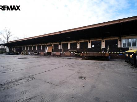 Pronájem skladovací prostor, 600 m²