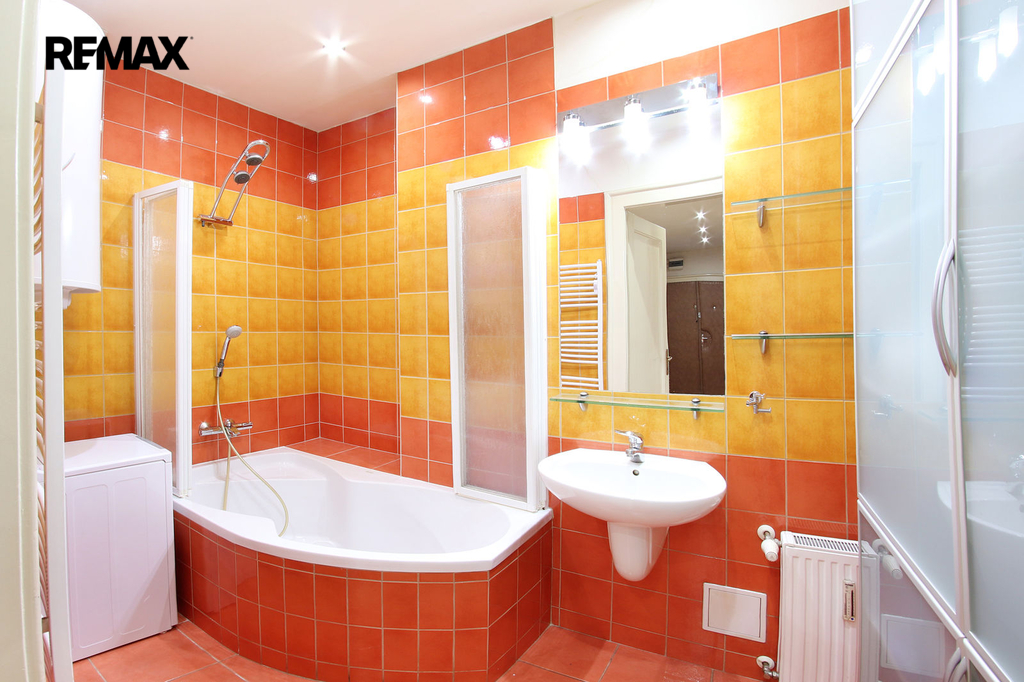  +420 739 604 767 I www.vaclavadamcik.cz I vaclav.adamcik@re-max.cz