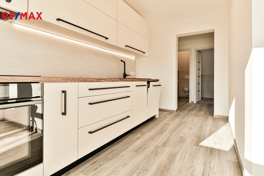 +420 739 604 767 I www.vaclavadamcik.cz I vaclav.adamcik@re-max.cz I pronájem bytu 3+kk Kaňovice