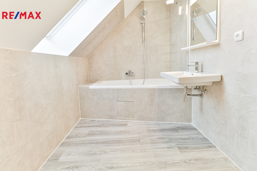 +420 739 604 767 I www.vaclavadamcik.cz I vaclav.adamcik@re-max.cz I pronájem bytu 3+kk Kaňovice