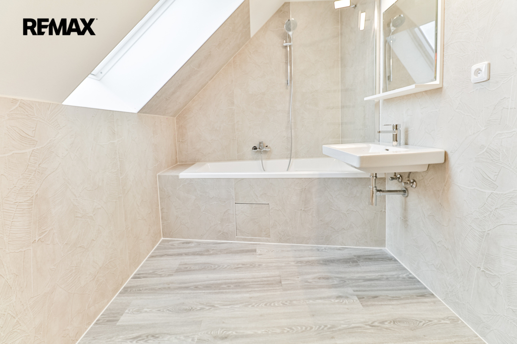 +420 739 604 767 I www.vaclavadamcik.cz I vaclav.adamcik@re-max.cz I pronájem bytu 3+kk Kaňovice