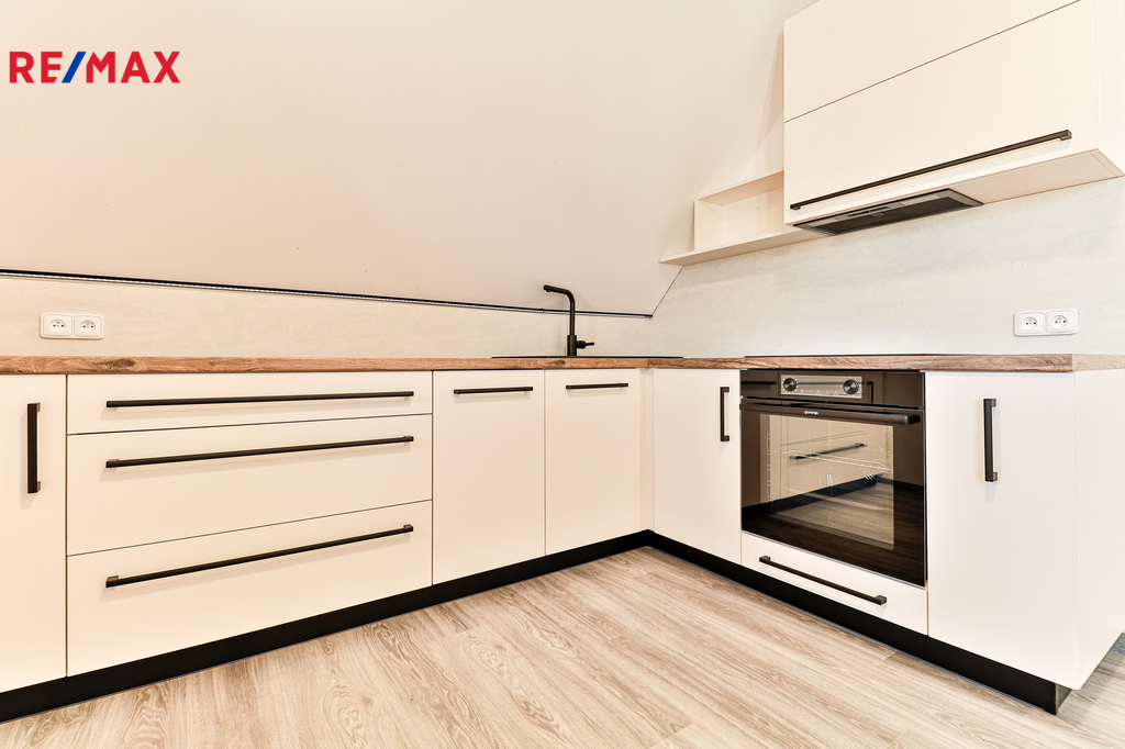 +420 739 604 767 I www.vaclavadamcik.cz I vaclav.adamcik@re-max.cz I pronájem bytu 2+kk Kaňovice