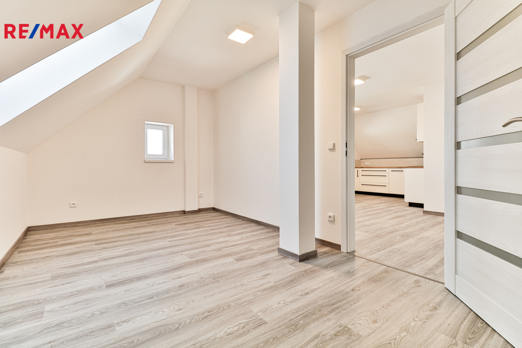 +420 739 604 767 I www.vaclavadamcik.cz I vaclav.adamcik@re-max.cz I pronájem bytu 2+kk Kaňovice