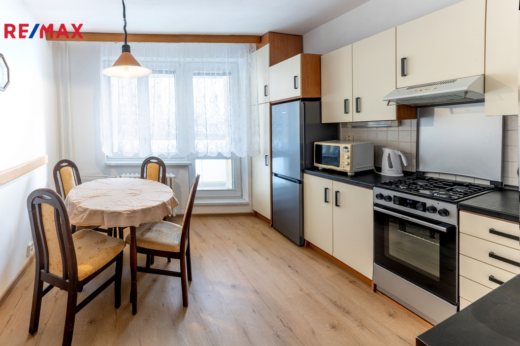 +420 721 415 122 I lucie.krechterová@re-max.cz