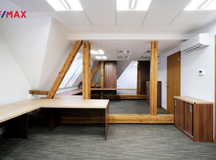 Pronájem kanceláře, 124 m²