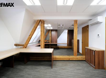 Pronájem kanceláře, 124 m²