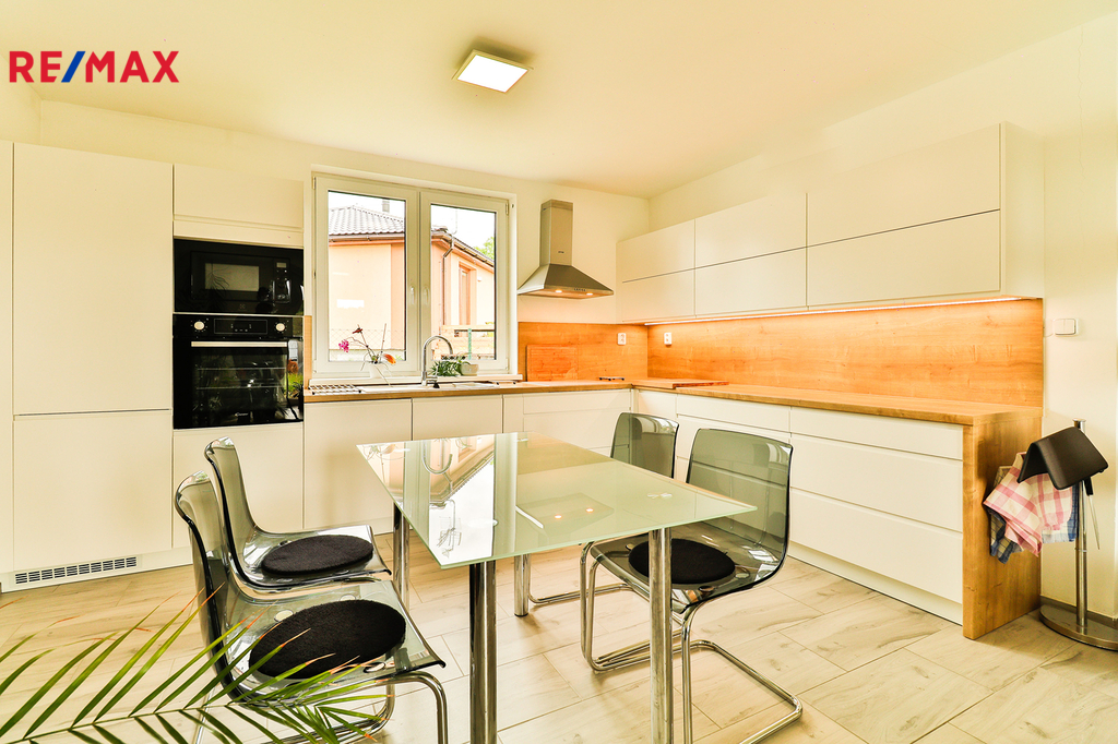 +420 739 604 767 I www.vaclavadamcik.cz I vaclav.adamcik@re-max.cz