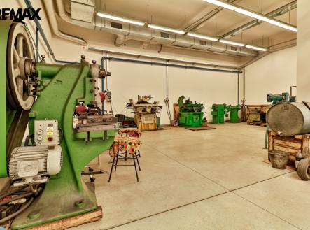 Pronájem skladovací prostor, 720 m²