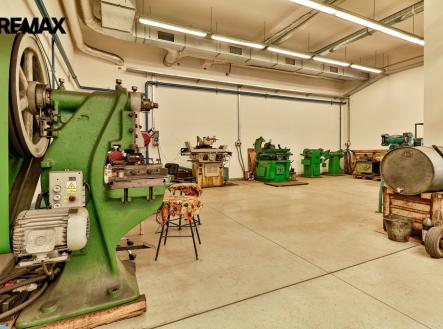 Pronájem skladovací prostor, 720 m²