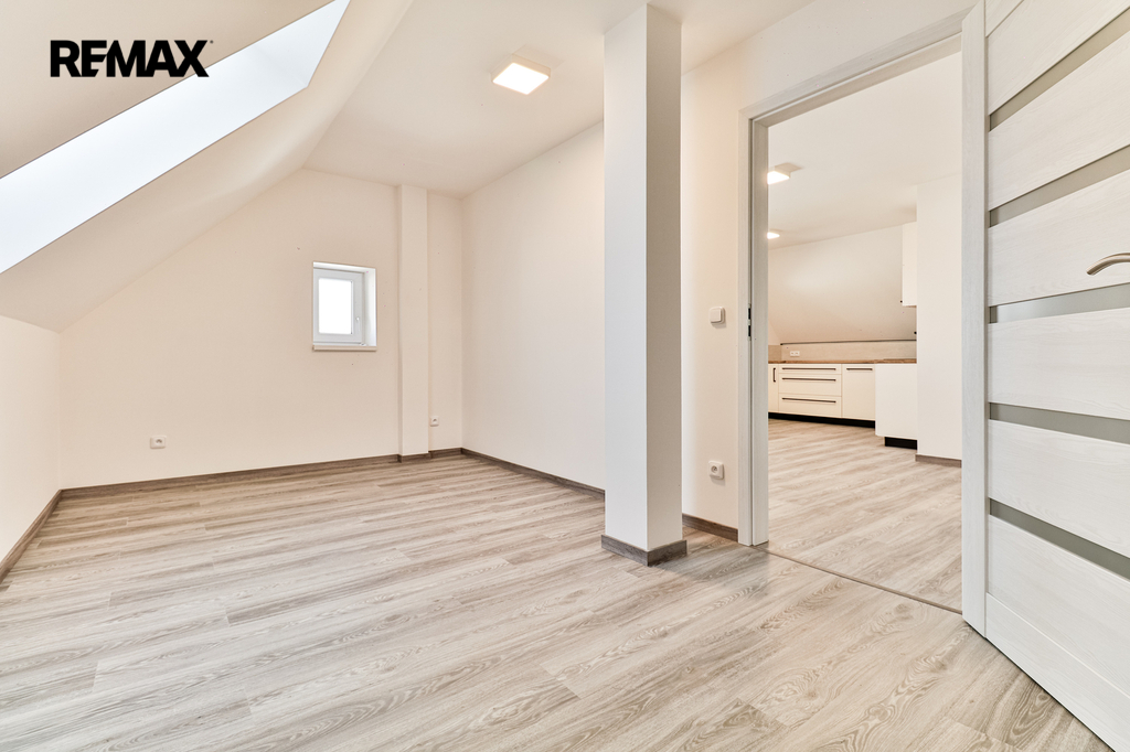 +420 739 604 767 I www.vaclavadamcik.cz I vaclav.adamcik@re-max.cz I pronájem bytu 2+kk Kaňovice