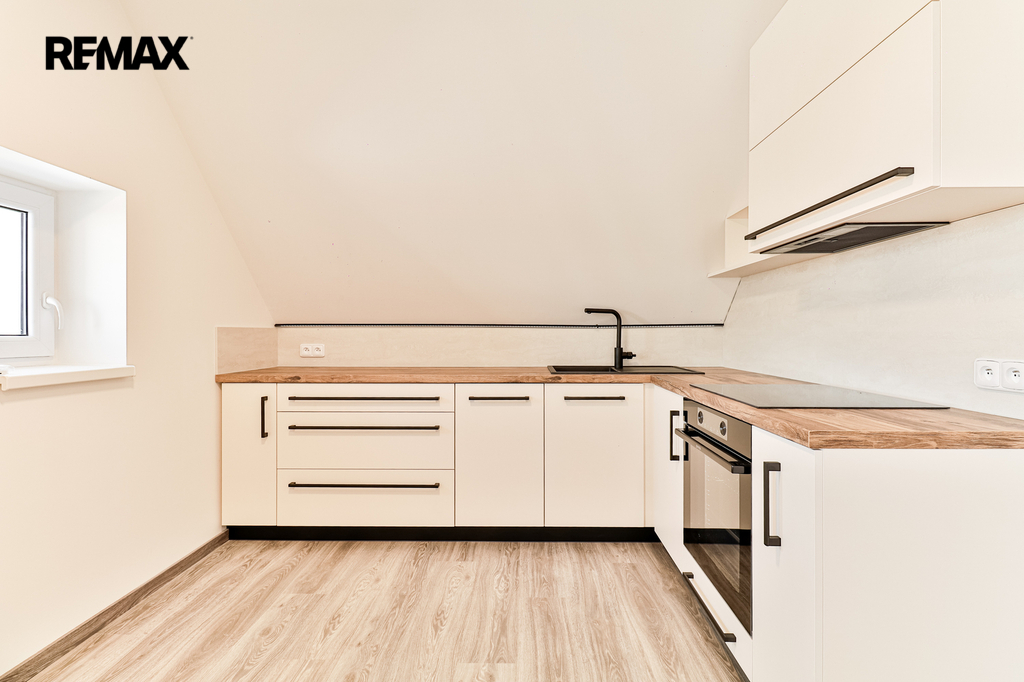 +420 739 604 767 I www.vaclavadamcik.cz I vaclav.adamcik@re-max.cz I pronájem bytu 2+kk Kaňovice