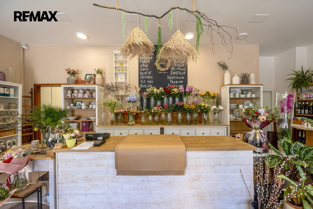 +420 739 604 767 I vaclav.adamcik@re-max.cz I Květinářství REMAX Centrum