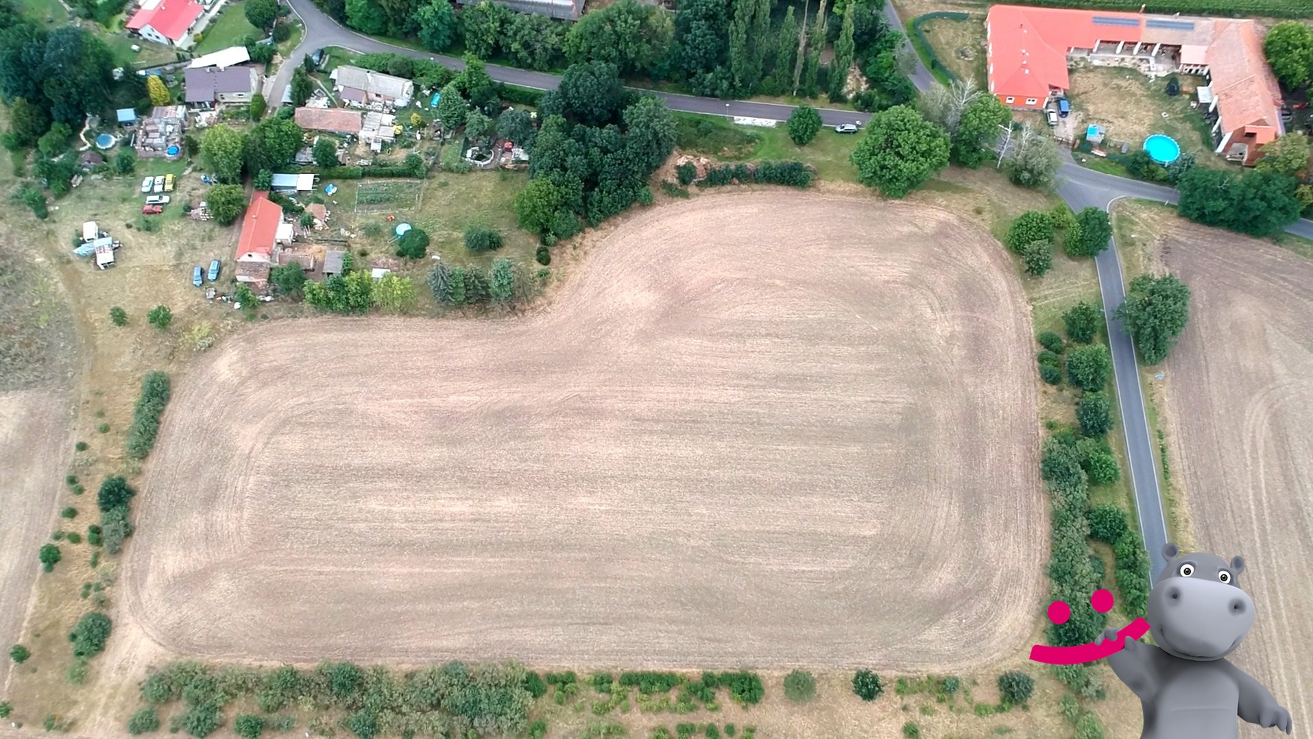 letecky pozemek obr z videa