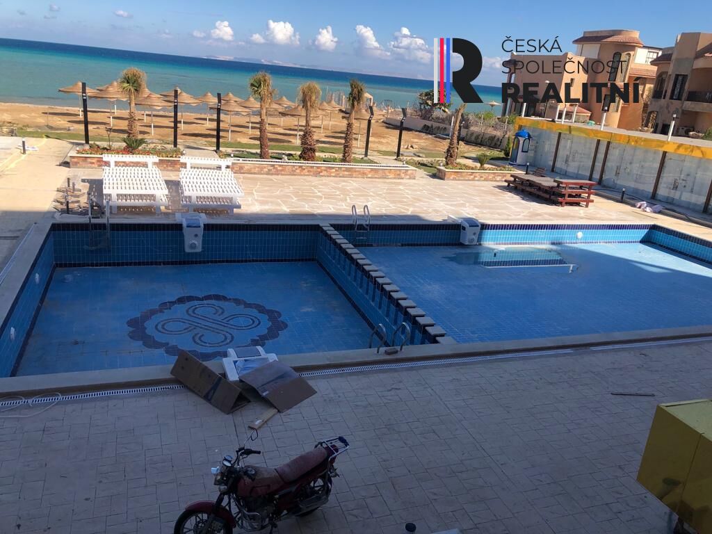 Prodej bytů v novém rezortu se soukromou pláží, bazén
