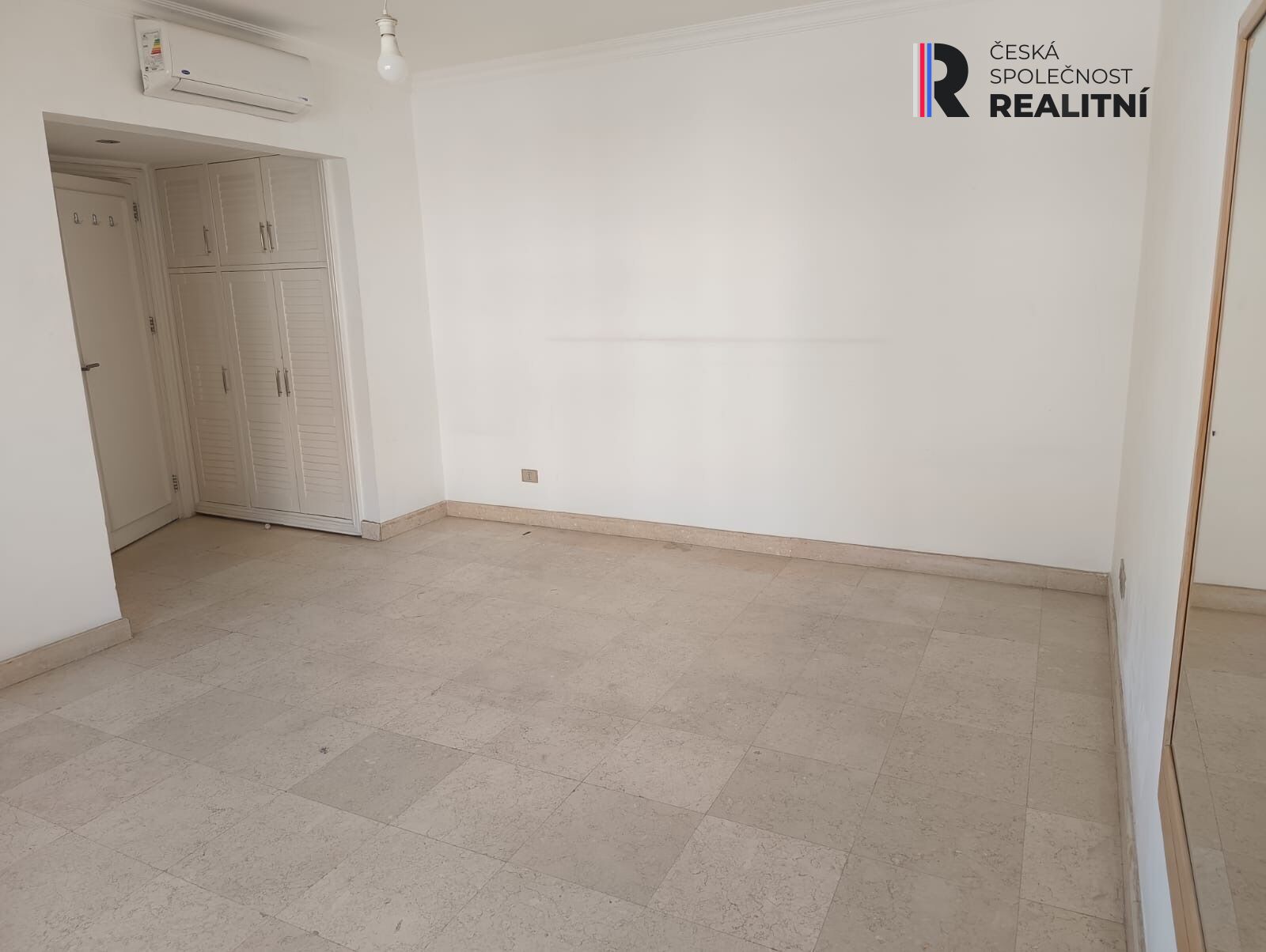 Apartmán v první linii se soukromou pláží 175 m2