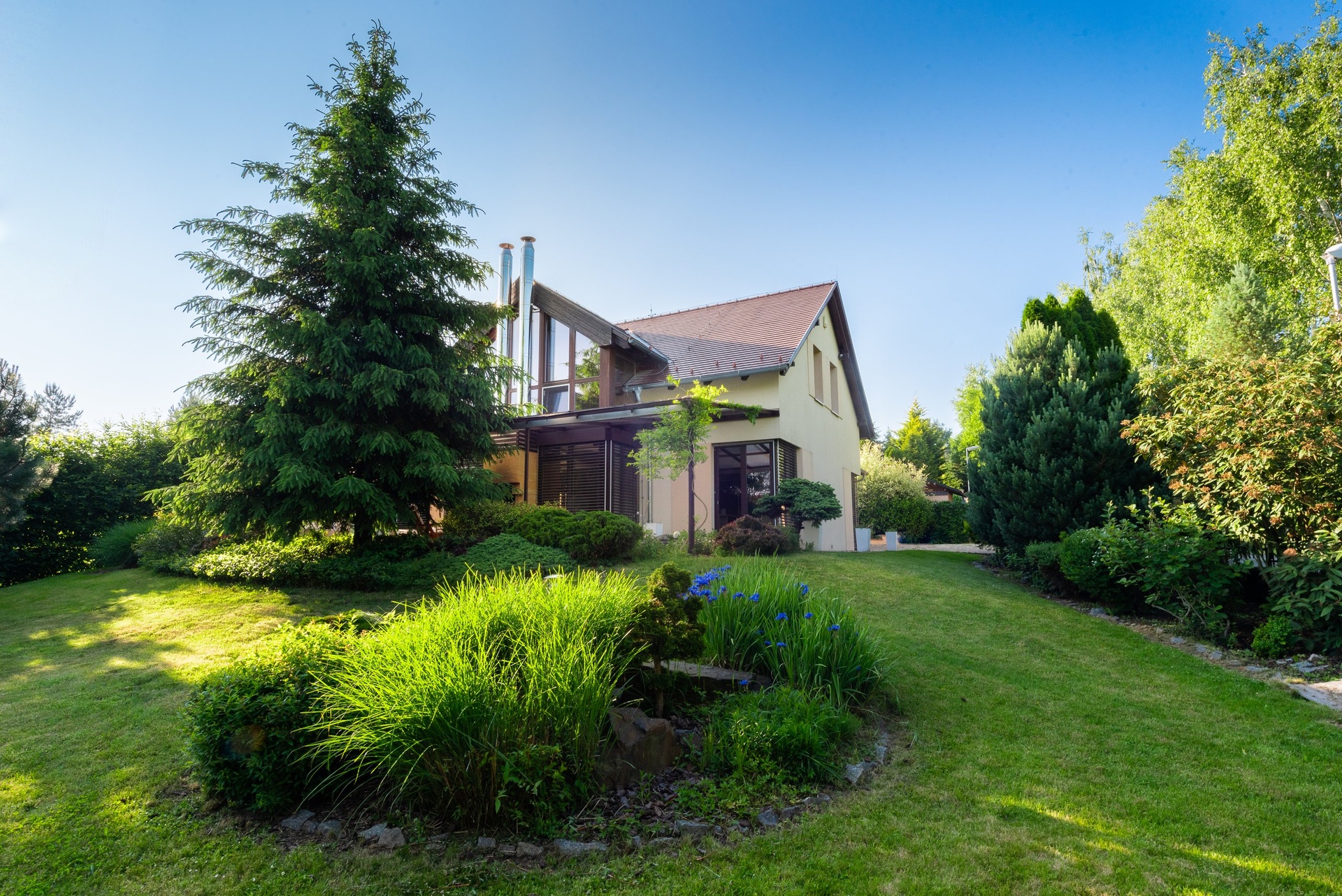 Pohled na dům ze zahrady