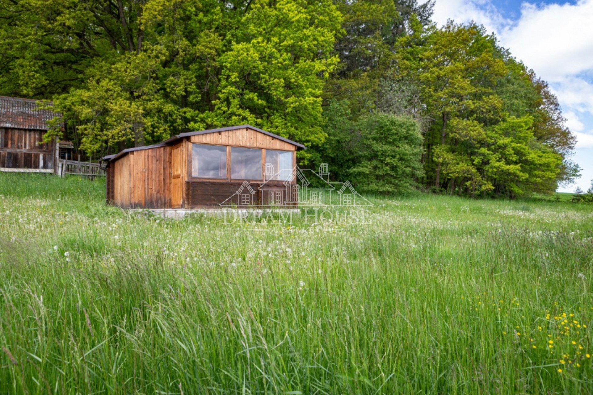 Prodej stavebního pozemku s dřevěnou chatou, 2 829 m2, Chocenice (Plzeň-jih), zlevněno