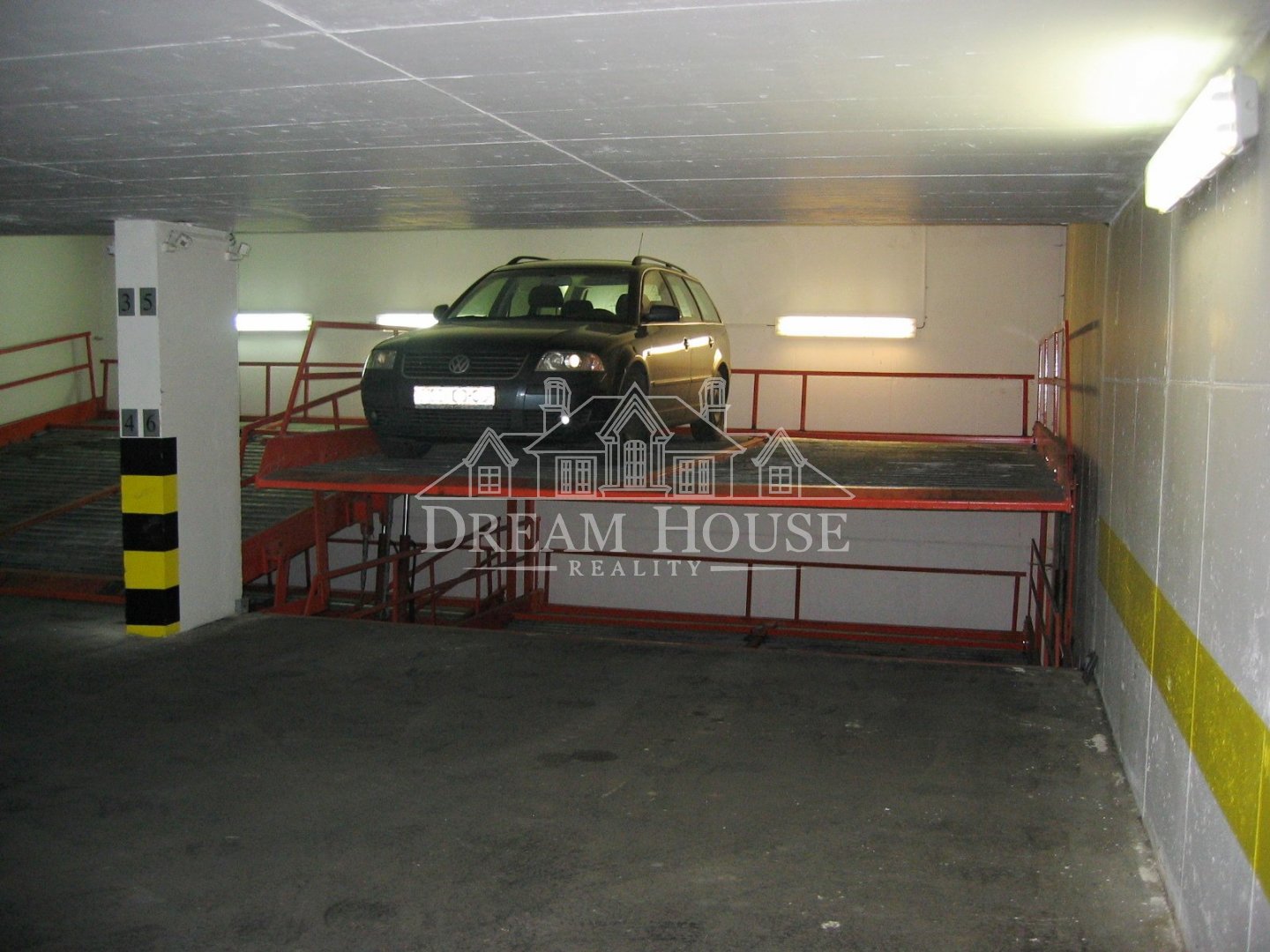 Pronájem parkovacího místa v podzemní garáži, Praha 2 - Vinohrady