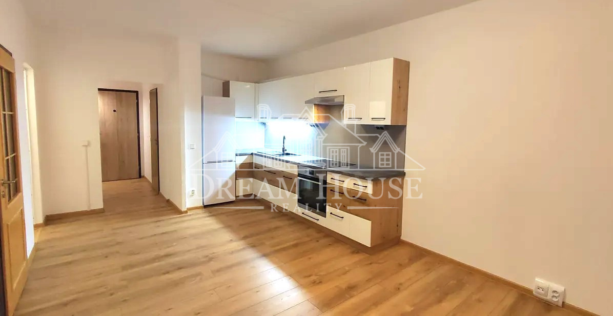 Pronájem bytu 2+kk 43 m², Praha 14 - Hloubětín, po rekonstrukci, nevybavený