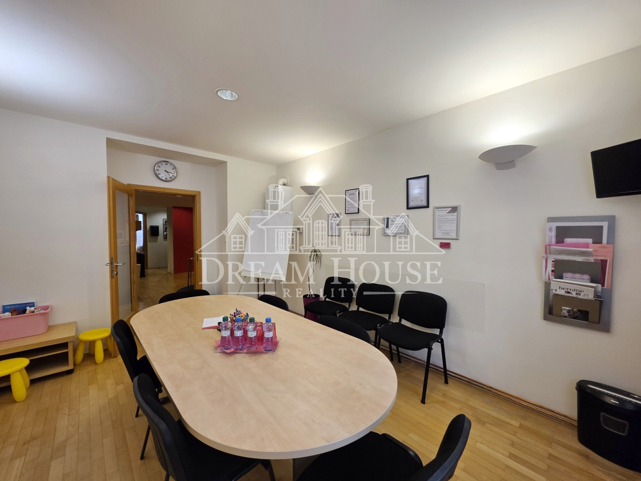 Pronájem kancelářských prostor, 107m2, Praha 3 - Žižkov, nezařízené, 3 místnosti, soc. zázemí