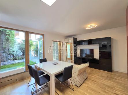 Pronájem bytu, 3+kk, 99 m²