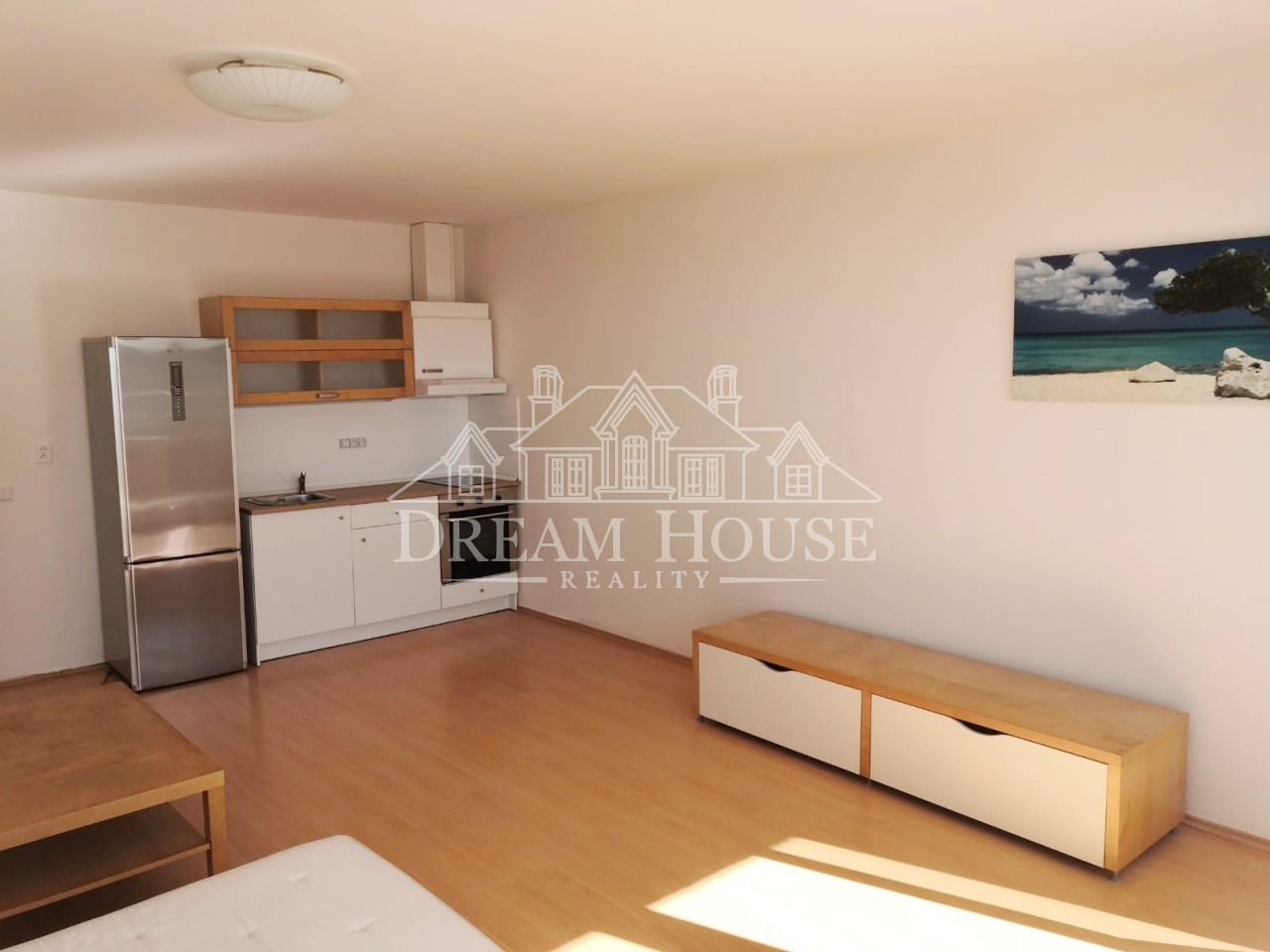 Pronájem slunného bytu 1+kk/B, 45m2, Praha 5 - Stodůlky, metro Hůrka, zařízeno
