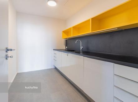 Pronájem - obchodní prostor, 92 m²