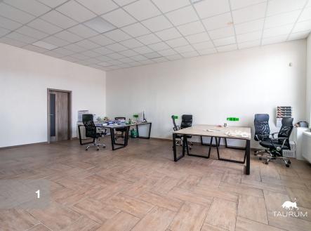 Prodej komerčního objektu, průmyslový areál, 2 983 m²