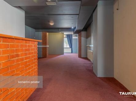 Pronájem obchodní prostory, 179 m²
