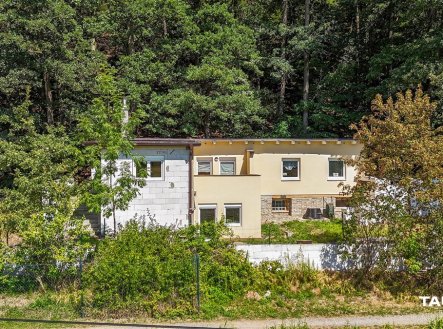 Zděný dům s číslem evidenčním a vlastní zahradou – Podhradní, Starý Plzenec