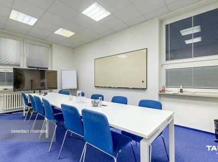 Pronájem kanceláře, 481 m²