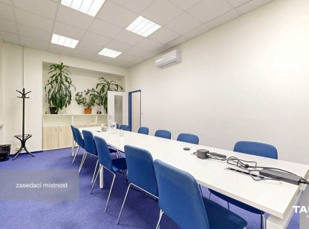 Pronájem kanceláře, 481 m²