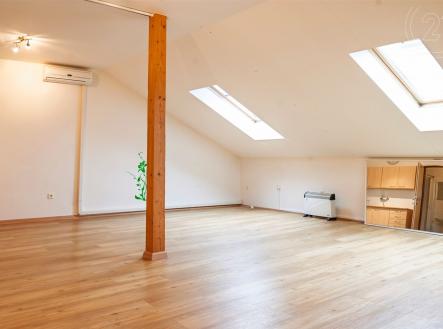 Pronájem - obchodní prostor, 82 m²