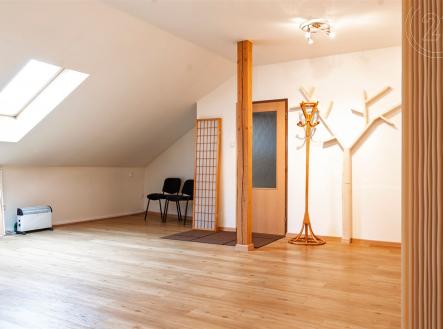 Pronájem - obchodní prostor, 82 m²