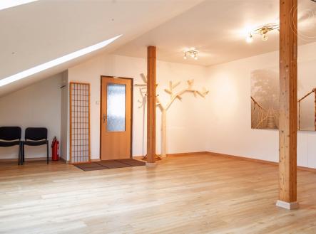 Pronájem - obchodní prostor, 82 m²