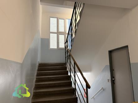 Pronájem komerčního objektu, sklad, 2 m²