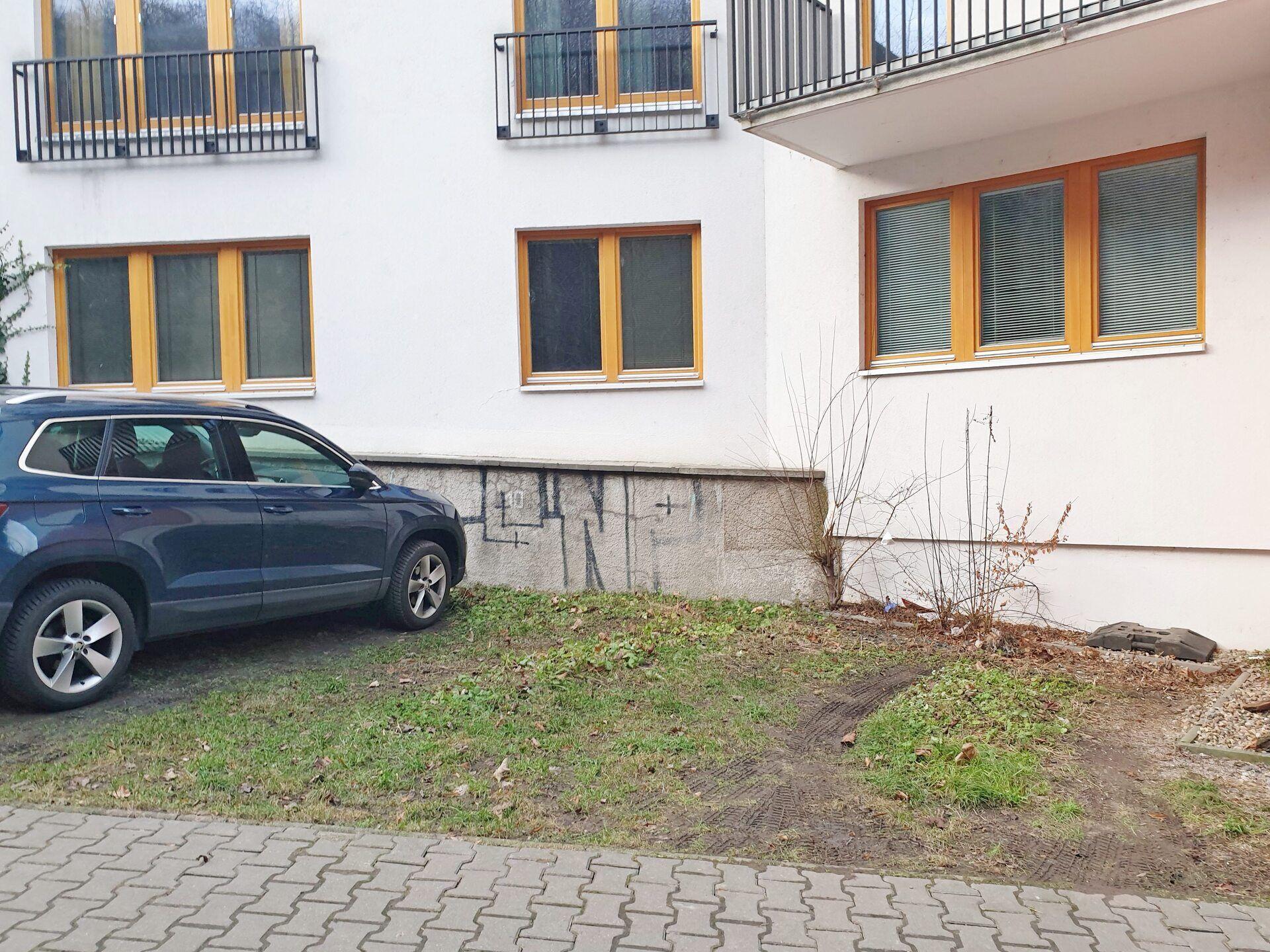 Parkovací stání, Musílkova ulice, Praha 5 Košíře