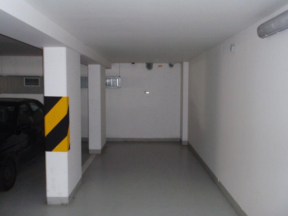 Garážové stání V Dolině, Praha 10 Michle