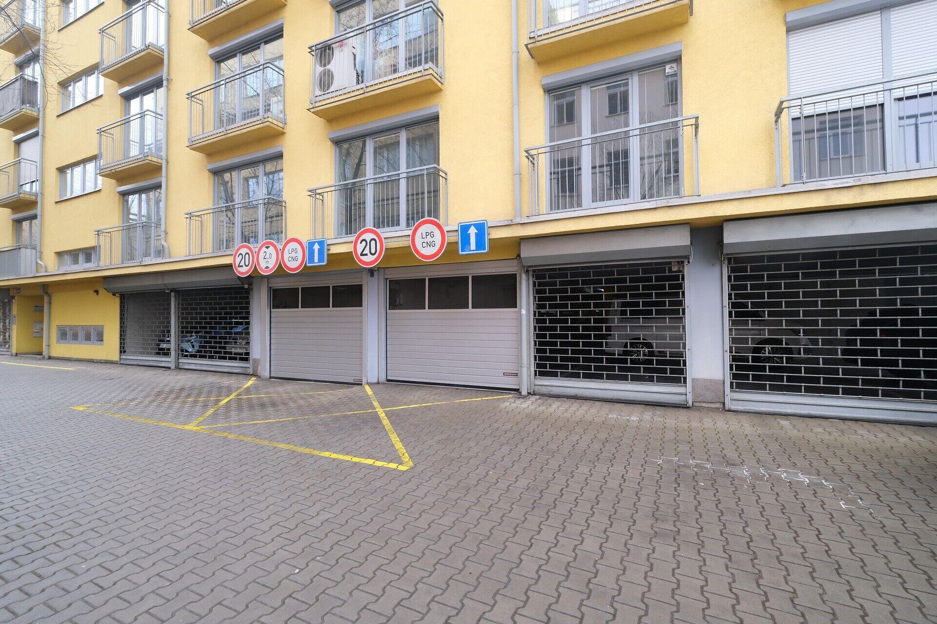 Garážové stání Na Harfě, Praha 9 Vysočany