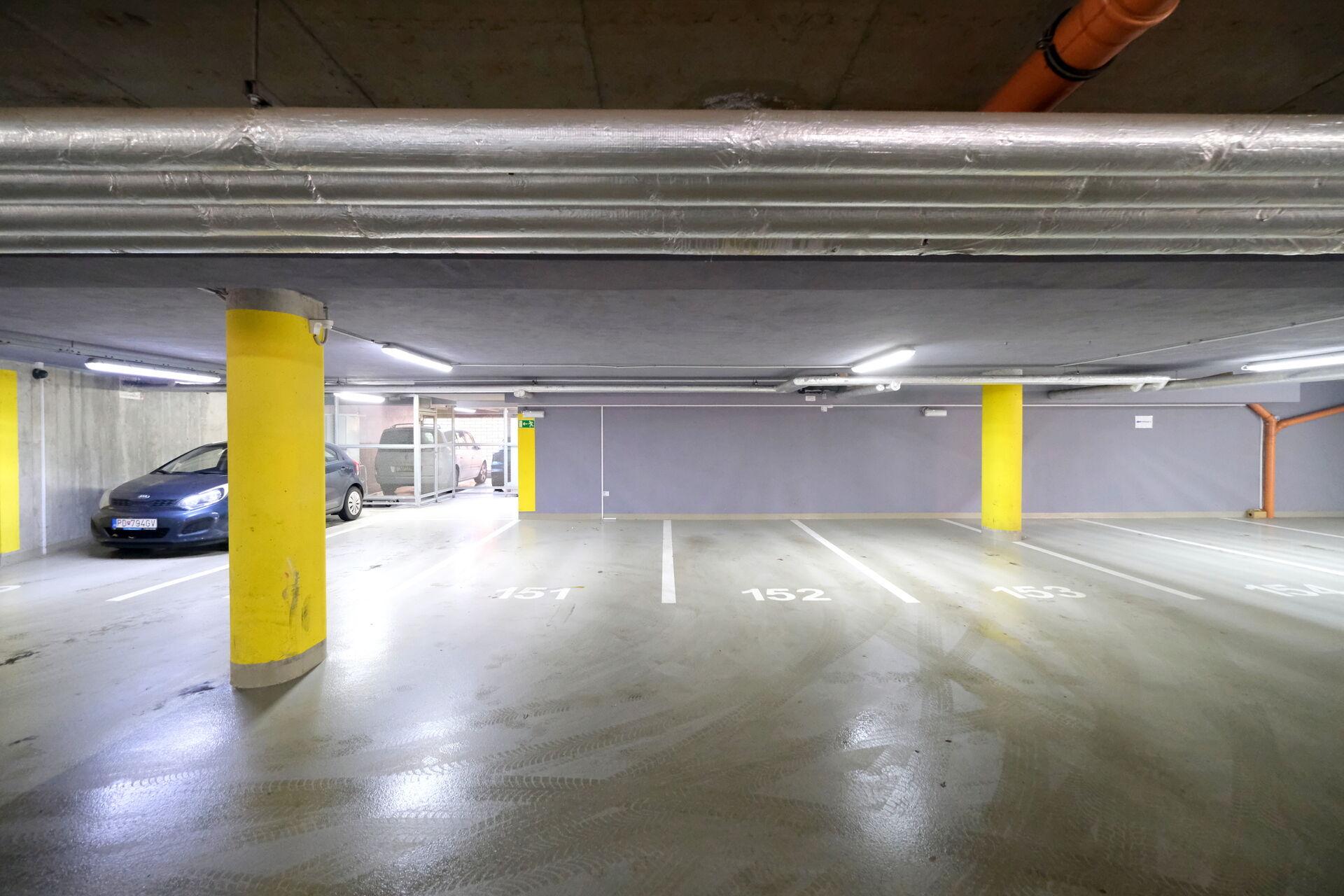 Garážové stání Na Harfě, Praha 9 Vysočany