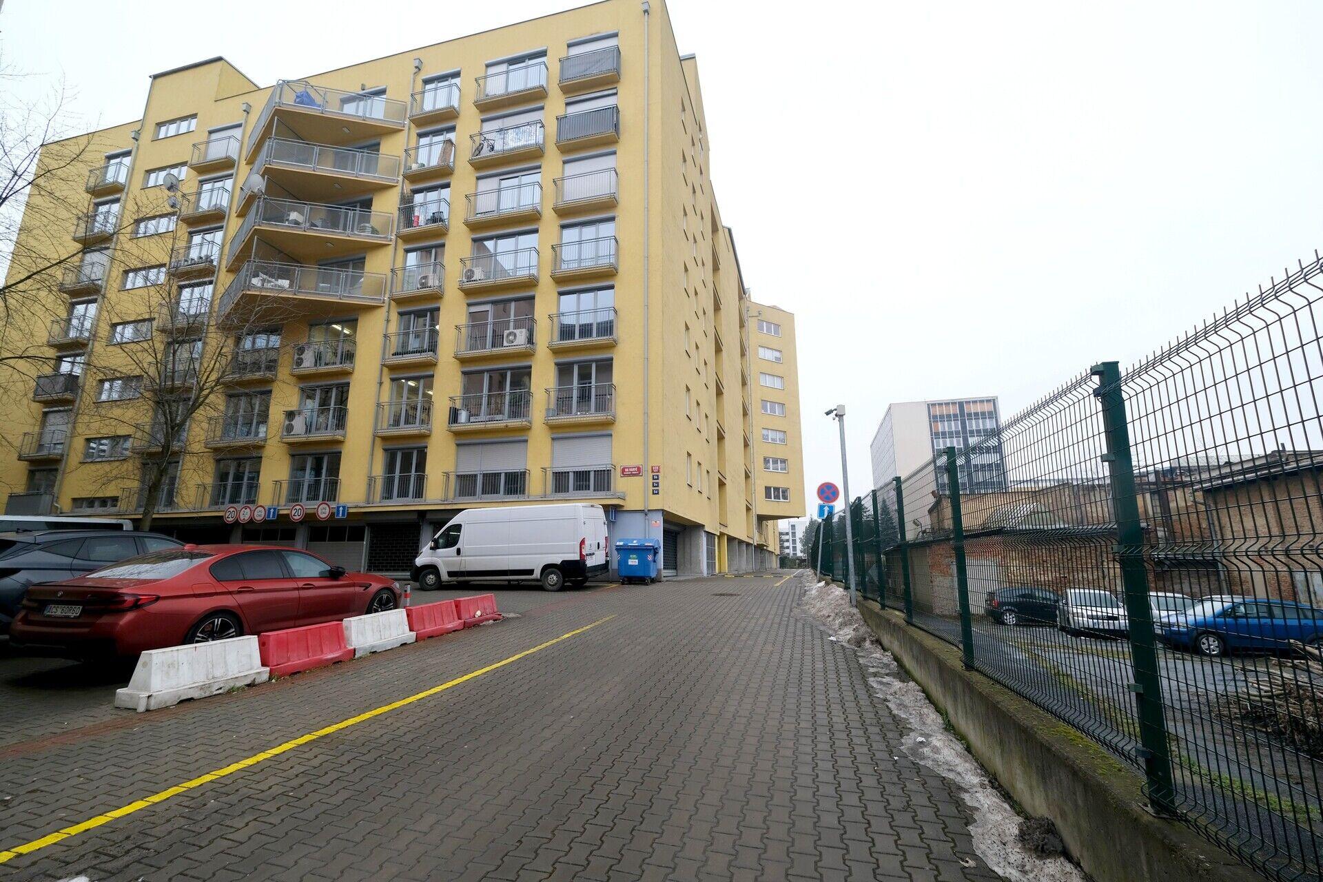 Garážové stání Na Harfě, Praha 9 Vysočany