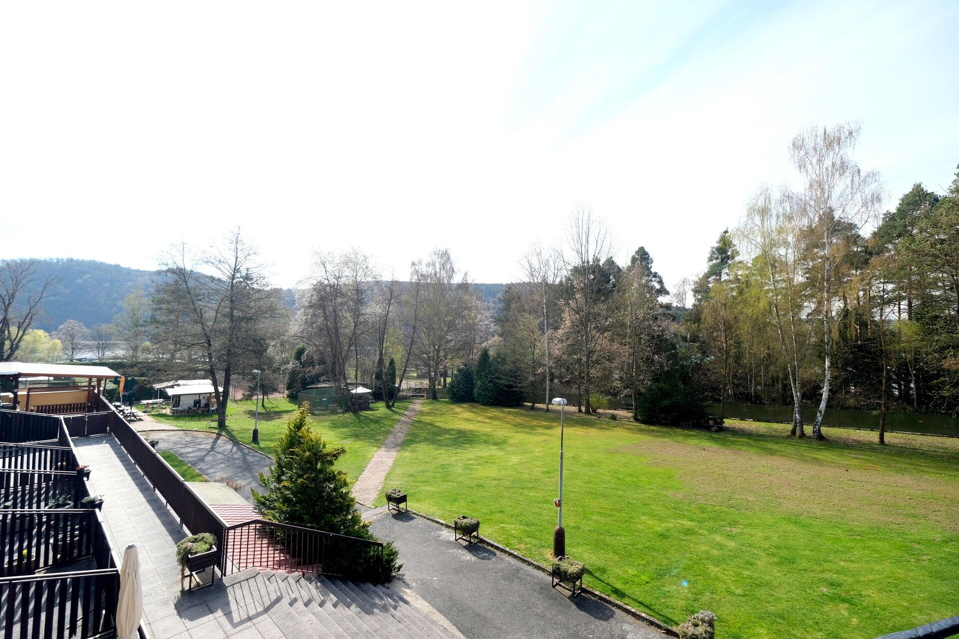 výhled z okna apartmánu